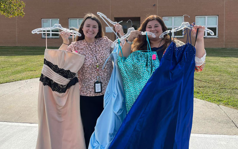 Cinderella's Closet: Volunteers give away prom dresses to help